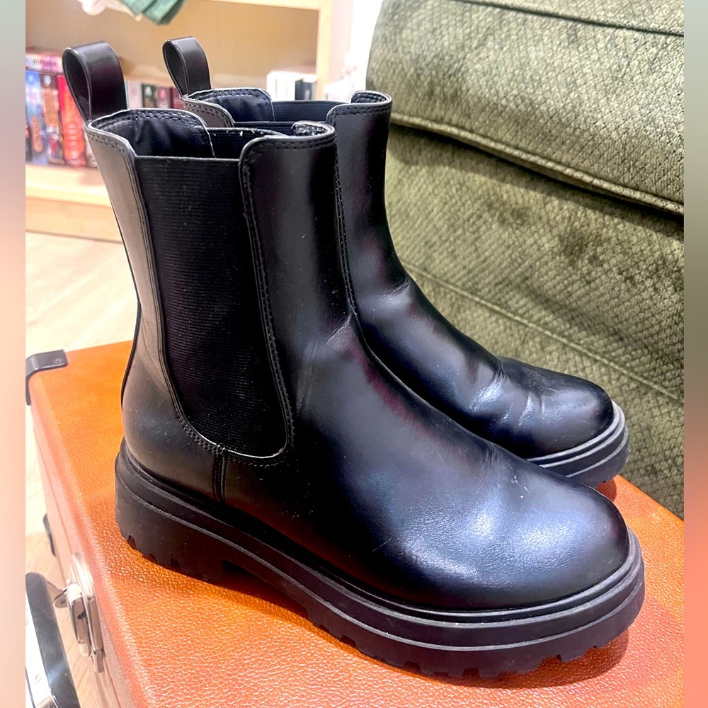 Black Chelsea boots